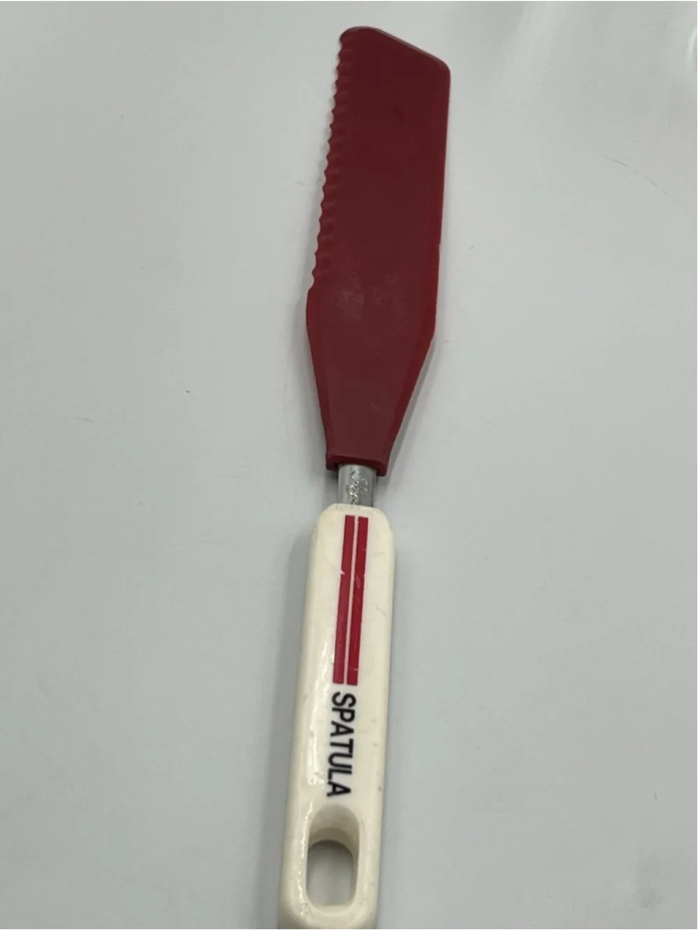 RARE VINTAGE ROGERS Co NYLON LONG ICING SPREADER RED JAPAN W/PYREX MEASURECUP